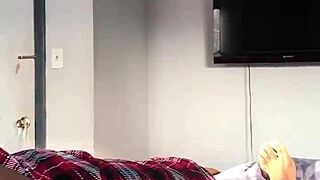 waking up to her soft morning handjob 😏✋💦