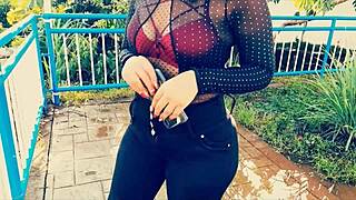 amateur couple bangs big ass cowgirl style for cash in public outdoor spot