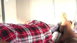 waking up to her soft morning handjob 😏✋💦