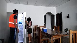 i'm super excited spreading legs n showing my huge ass to house strangers