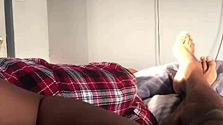 waking up to her soft morning handjob 😏✋💦