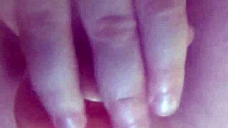 Can Chubby Babe Squirt Her Big Pussy Lips On Dildo Closeup?