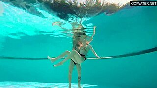 damn that tight pussy couple underwater fuck looks insane 💦🍆