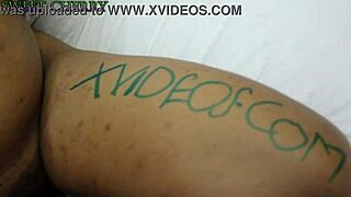 Chubby amateur fingers shaved pussy to squirting orgasm in voyeur close-up homemade verification clip