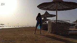 i flash my bare pussy no panties on crowded public beach