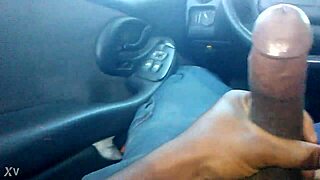 Jay Smooth scapă pula neagră monstruoasă pe curve excitat peste tot