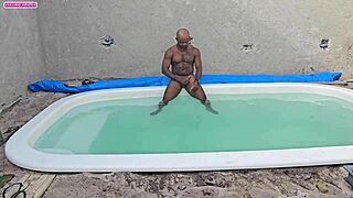 jerking poolside then i fuck two hotties creampie deep 😈💦