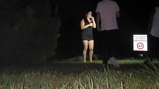 meti com dois fãs na rua aberta eles me foderam forte com pica preta sem camisinha