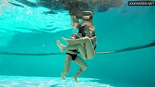 damn that tight pussy couple underwater fuck looks insane 💦🍆