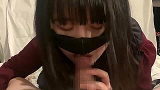 Cewek bergaya liar, blowjob lidah basah kontolku bikin muncrat di mulut kan? Fellatio lengket enak abis!