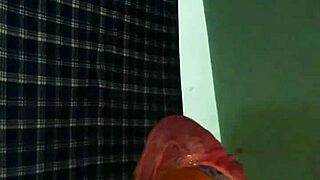 hey check this shemale shaking her saree in hot mujra dance