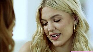 omg this babe eats milf's pussy so good fingering orgasm! 👅💦