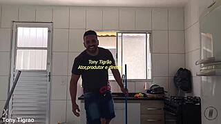 Marcela branquinha reveals everything in red backstage at tigrão