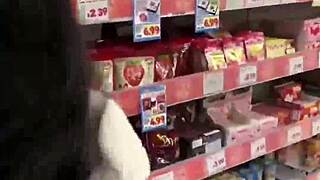 Bušty Violet Myers po rande deepthroatuje obrovský čurák, šťavnatý kozy se třesou