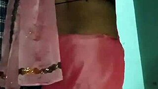 hey check this shemale shaking her saree in hot mujra dance