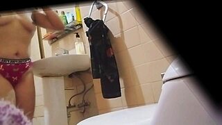 mi madrastra argentina lifts skirt for outdoor upskirt piss cam 😏💦🔥