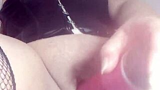 Mi madrastra takes cash to masturbate fat ass and pussy screaming my name in bed