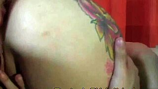 sob a fantasia de halloween ela a latina tatuada trai o namorado com tesão