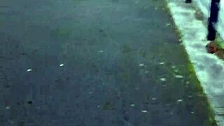 i seen her walkin in those tight blue jeans candid... damn