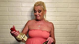 Ever tried golden shower fun in cinema with Ms Paris Rose?