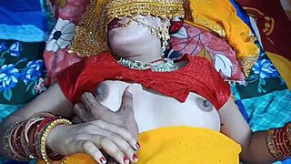 Bahuu sneaks into sasur's room for dirty Hindi talk fuck