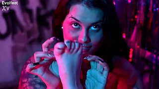 Lesbians Rotten Venus Nath Suck Toes In Foot Fetish Frenzy!