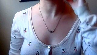 i'm just a cute petite girl... unboxin my first lingerie ever!! barely speak english but feel my excitment... whee!