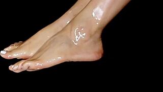 damn jamie kelly's oiled tranny body begs for anal quickie