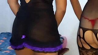 Tirio De Jovenes Cachonda Estudiante Falla Al Viejo Cantinero Bbc Hasta Chupar Semen Del Coño De La Compañera En Red