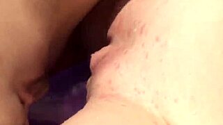 Aquelas lésbicas gostosas brincando bucetas raspadas ao ar livre tão quentes pra caralho