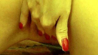 Gorgeous Babe Fingers Herself Seductively on Sofa