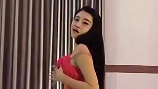 Vietnamese Asian Lâm Minh Hằng exposes shaved pussy in full nude tease