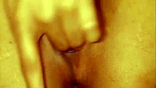 mi putita hermanastra se masturba rico mostrando coño grande y sexy