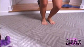 😍 this all natural hipster hottie stripping bare for ya!