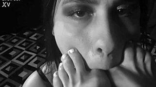 Gorgeous Svetlanna's Sensual White Toes Seduce Ravena Deepthroat