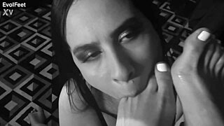 Gorgeous Svetlanna's Sensual White Toes Seduce Ravena Deepthroat