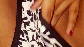 mi putita hermanastra se masturba rico mostrando coño grande y sexy