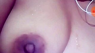 Mực Chim Webcam Pussy Sprays Juices Nonstop In Hot Show