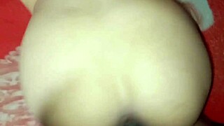 Hey amor, estoy trabajando calls her husband while getting fucked hard by fitness model