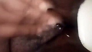 Wow questa figa nera è succosa e pronta 😍 vuoi tuffarti dentro??