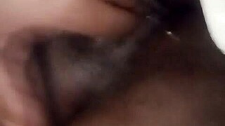 Wow questa figa nera è succosa e pronta 😍 vuoi tuffarti dentro??