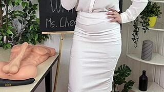 Curvy mature teacher in stockings wanks big ass fetish heels