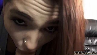 oh man, this teen amateur sucks stepbro's banana like a pro foot treat