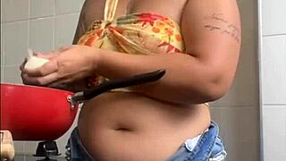 Zipper down in live show flashing big wet pussy dying for your thick cock inside me?