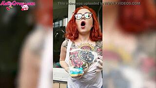 Sexy Homemade Babe with Big Tits Washes Windows in Dripping Wet T-Shirt