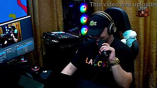 daniely and patricia kiss during podcast