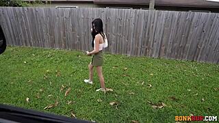 delilah dagger bangs evrybody in bonkbus... damn