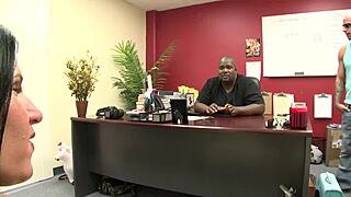 Hot mom Kendra Secrets fucks nude on cam while chatting fans