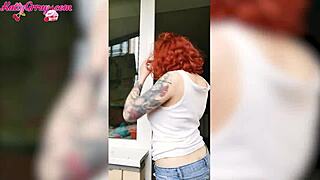 Sexy Homemade Babe with Big Tits Washes Windows in Dripping Wet T-Shirt