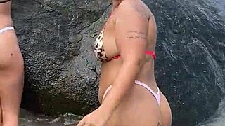 hey we're the hairy gals banging on the beach 😘🏖️